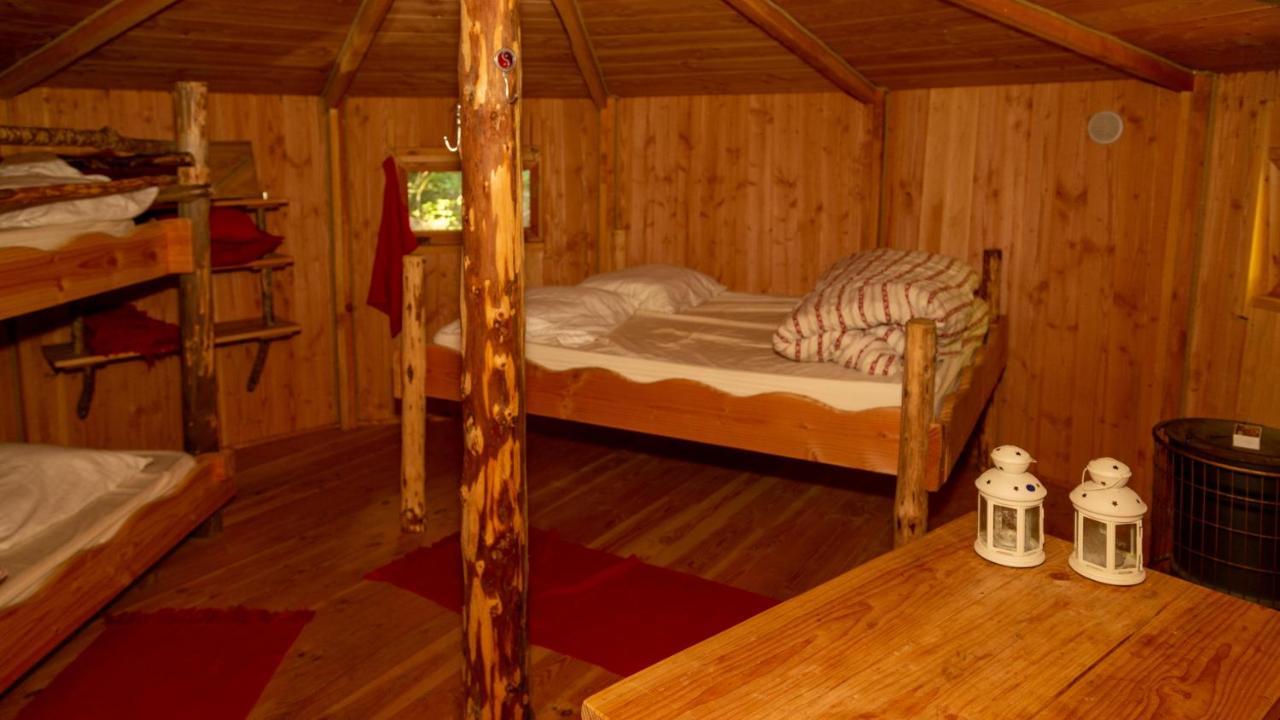 Cabanes Et Yourtes De La Vallee De L'Ance Hotell Sauvessanges Exteriör bild